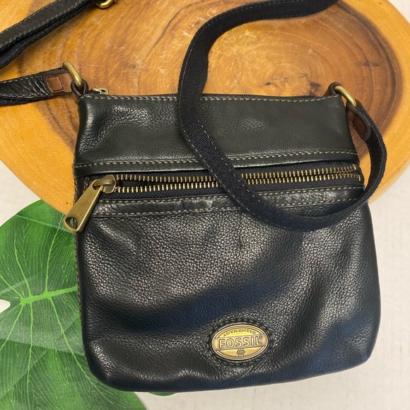 Fossil Pebbled Leather Crossbody bag - Picture 1 of 12